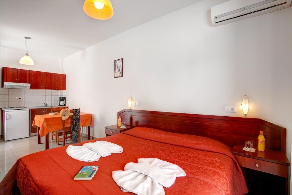 Artemis Apartments Stalós Buitenkant foto