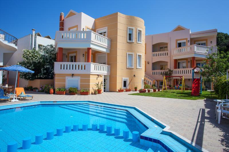Artemis Apartments Stalós Buitenkant foto