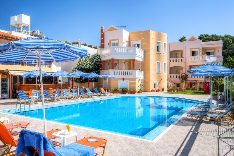Artemis Apartments Stalós Buitenkant foto